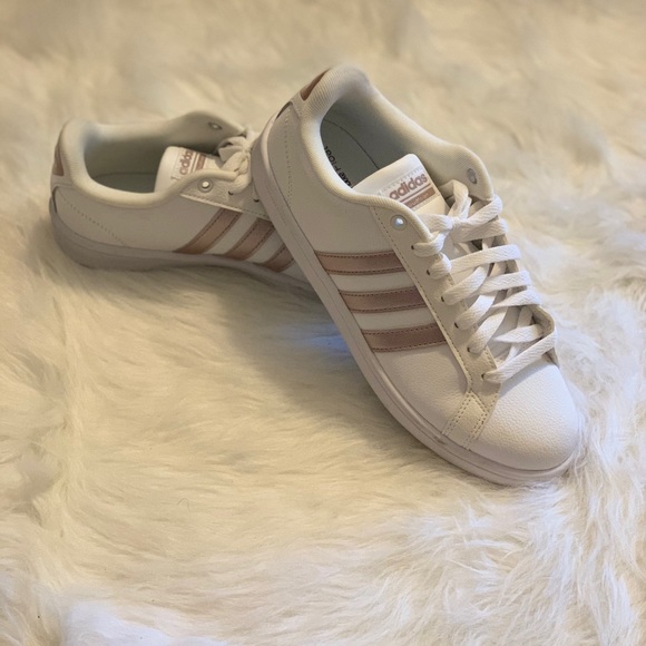 adidas Shoes - 🤩 Adidas Superstar 🤩
